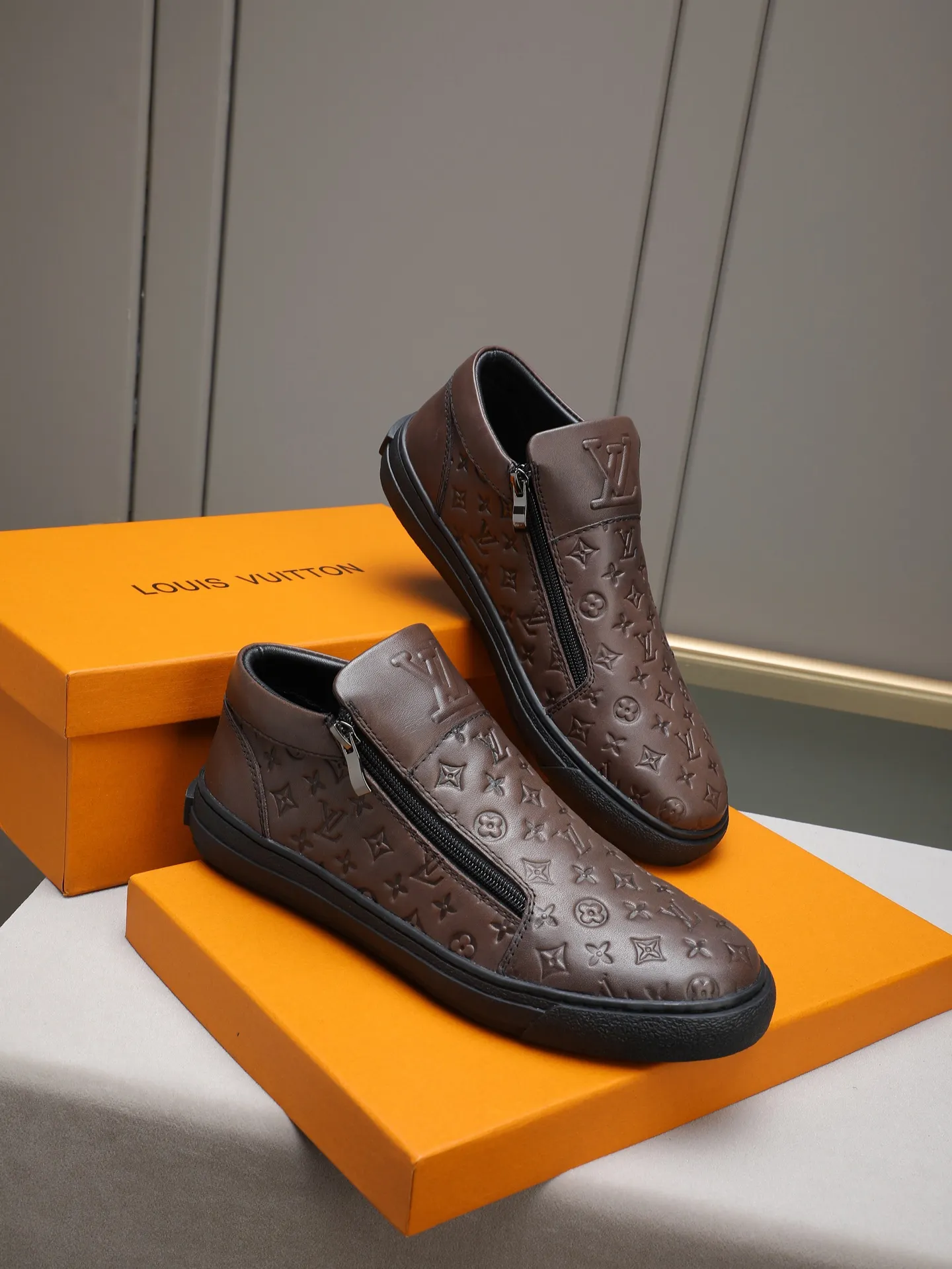 The main recommended model👍👍👍PP440 is the new LOUIS VUITTON [Luden Yiwei]——LV upper [Lv]🇮🇹Imported first-layer cowhide embossed🇩🇪Breathable sheep lining ➕Non-slip and wear-resistant outsole. Every man's identity is reflected in his elegant and stable upper shoes🚶🏻🚶🏻📯 No matter the wind or rain, the shoe last remains unchanged and can stand the test of time🔍️. ——Code number: 38-44 (45 can be customized)
